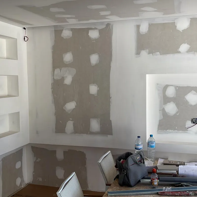 Estanterías de diseño y hueco TV en pladur — Marbella