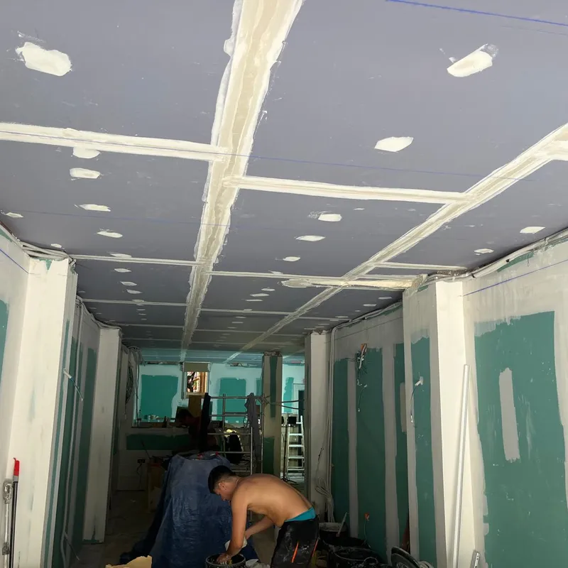 Techo insonorizado con pladur azul y paredes antihumedad — Benalmádena