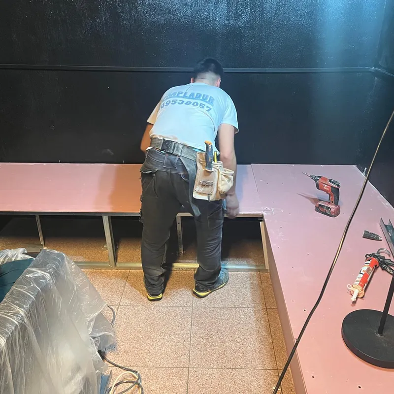 Asiento decorativo de pladur cortafuego para restaurante — Marbella