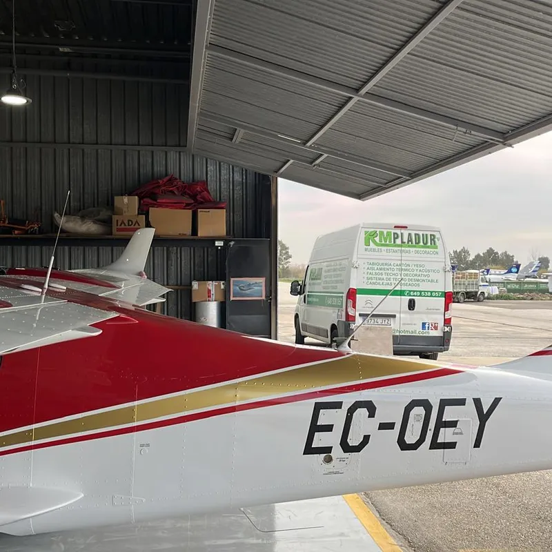Gran proyecto de techos pladur en hangar — Málaga