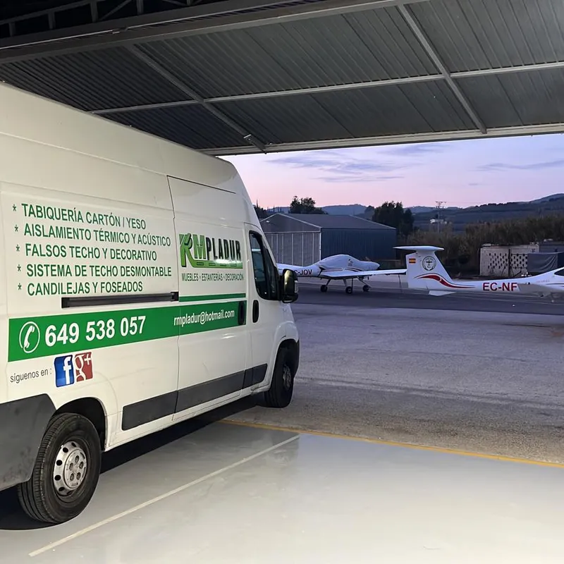 Techos de pladur en hangar de aviones — Málaga